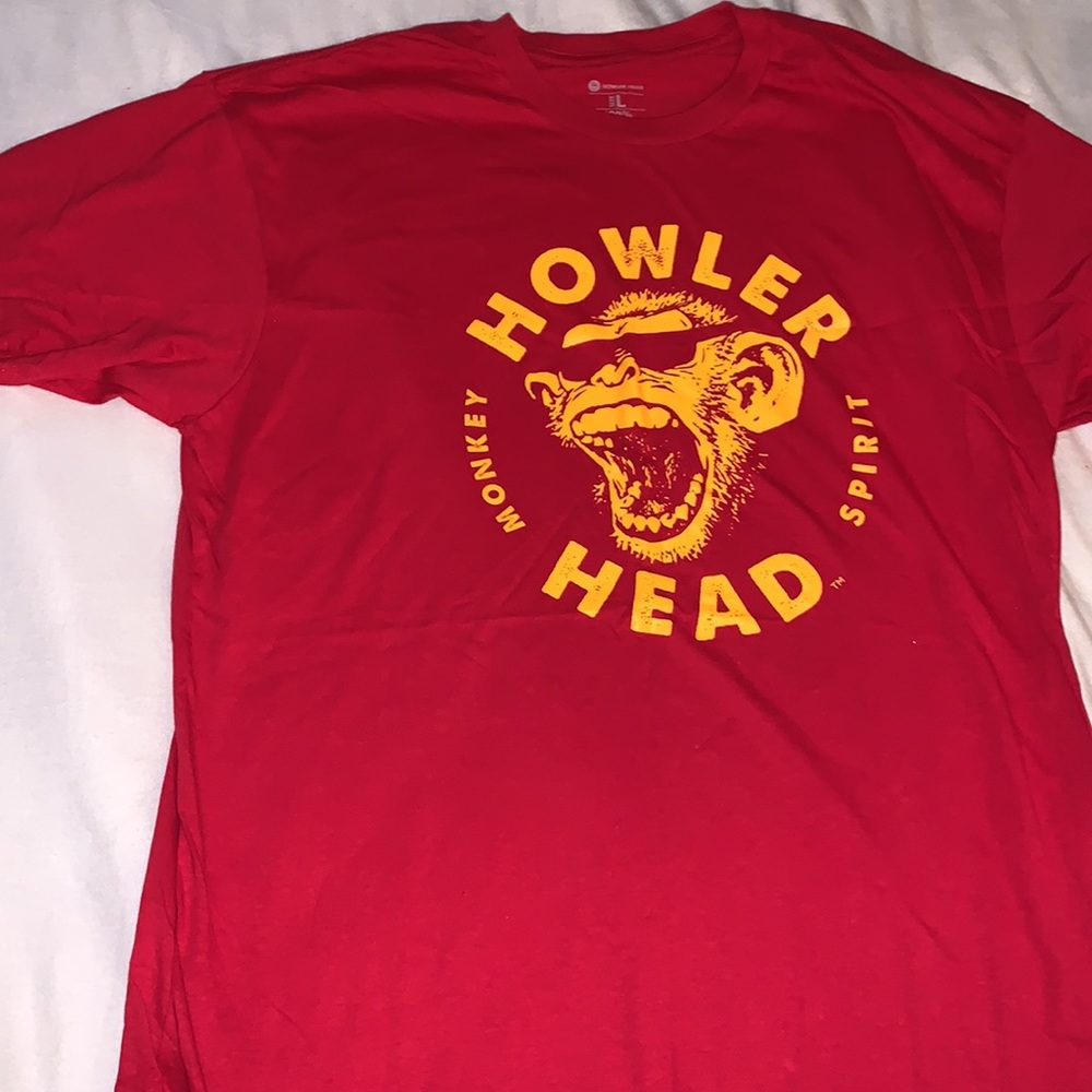 Howler head graphic shirt